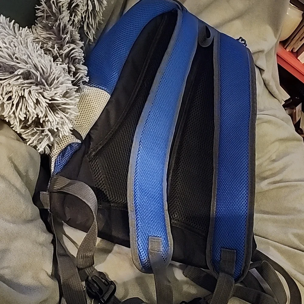 Pet carrier back/front pack. New. XL.